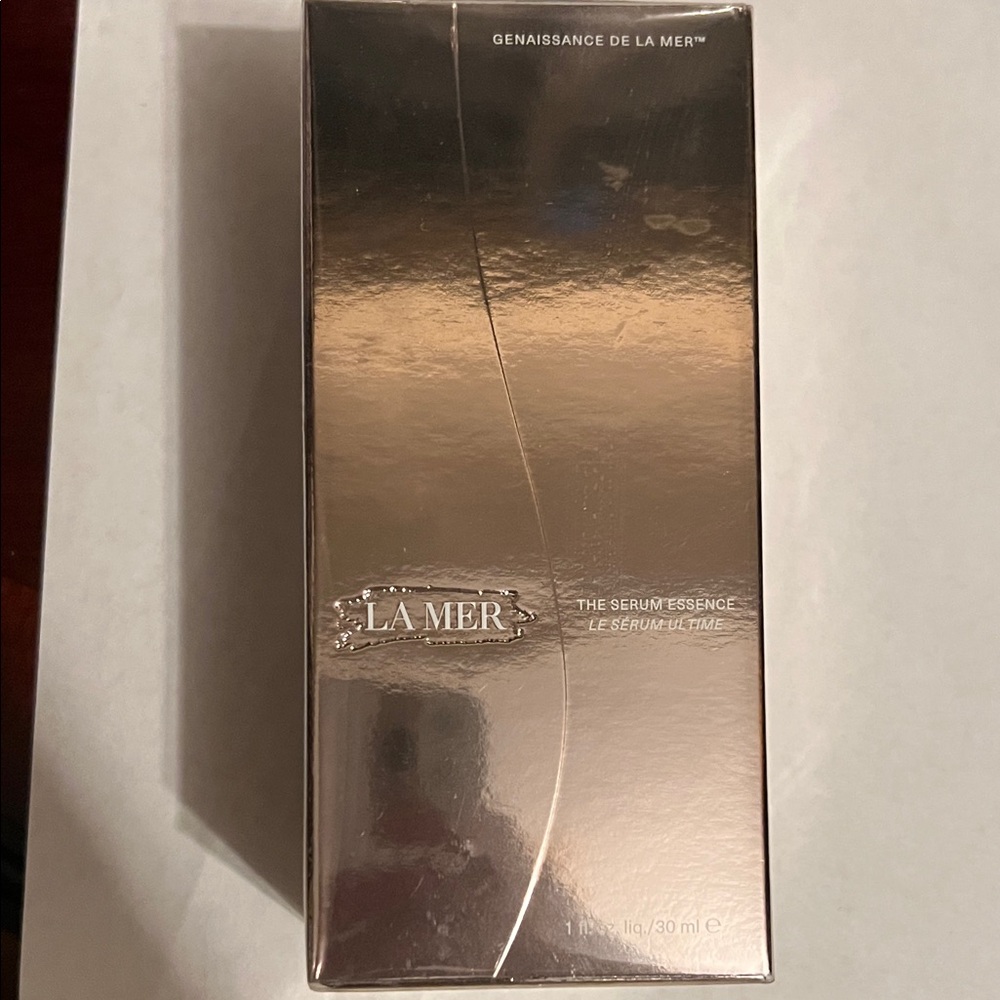 La Mer The Serum Essence in Shiny Silver Box